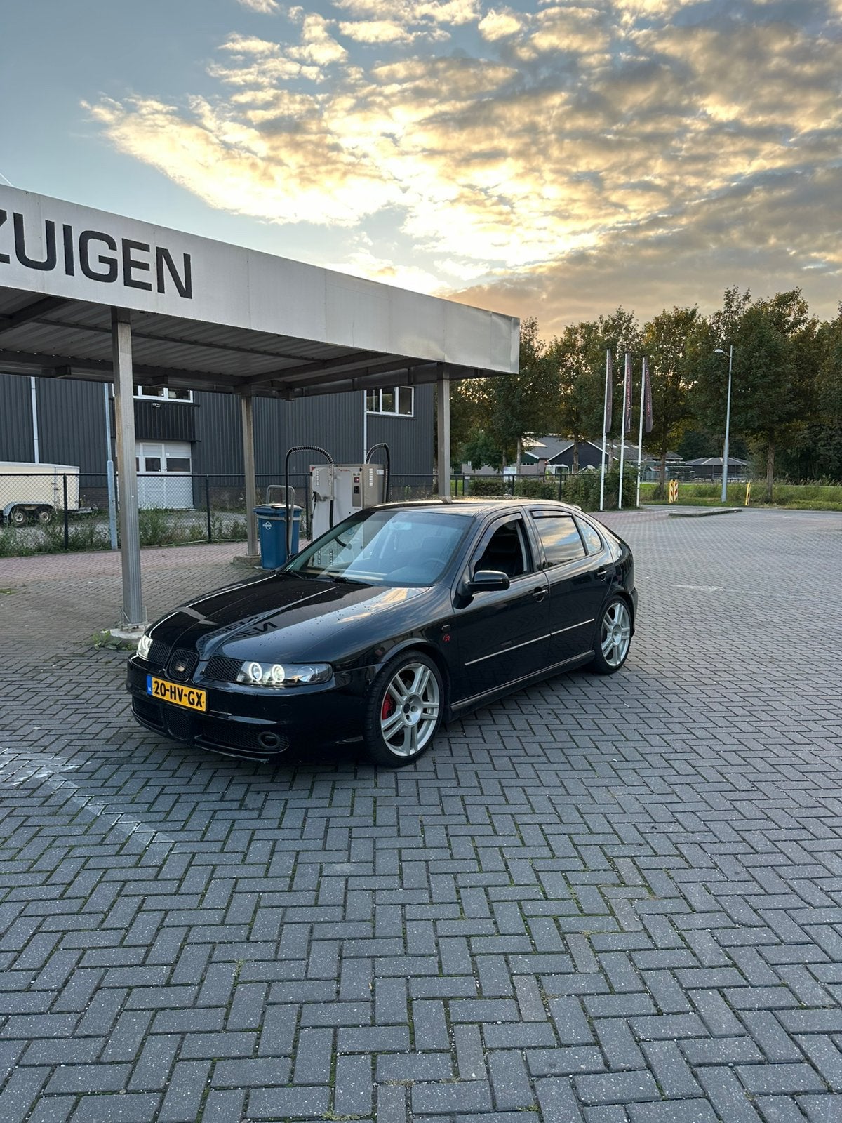 Seat Leon 1.8 20VT 132KW geen roest! Geen olie verbruik!, Voorwielaandrijving, 4 cilinders, 1264 kg, Zwart