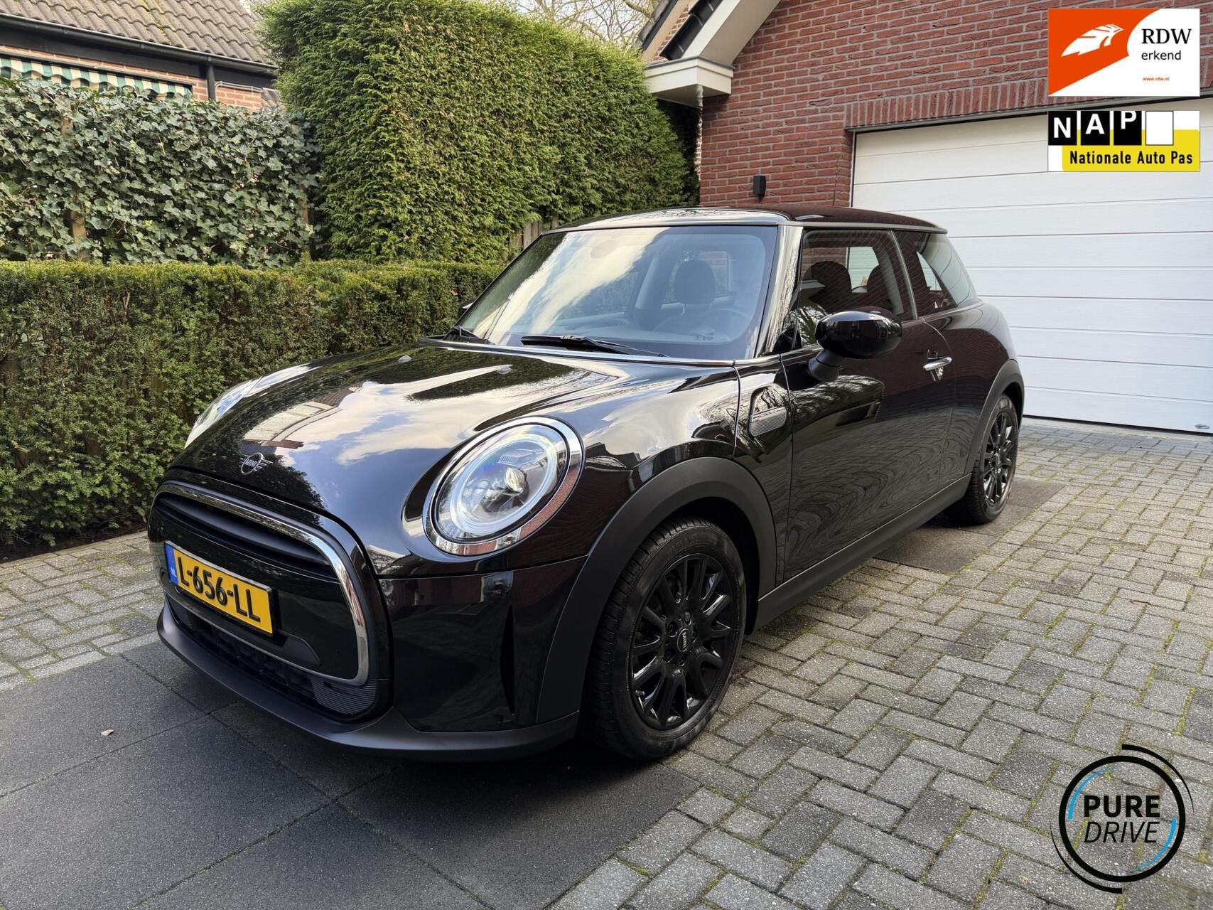 Mini Cooper | Facelift | Navi | Carplay| LED| Black Pakket, Voorwielaandrijving, Dealer onderhouden, Gebruikt, Euro 6