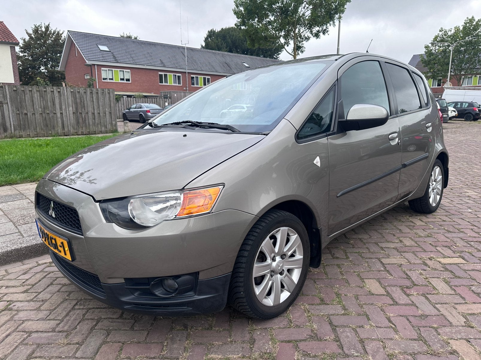 Mitsubishi Colt 1.3 5-DR AUT 2009 Airco | PDC | schuifdak, Auto's, 31 €/maand, Colt, Origineel Nederlands, Particulier