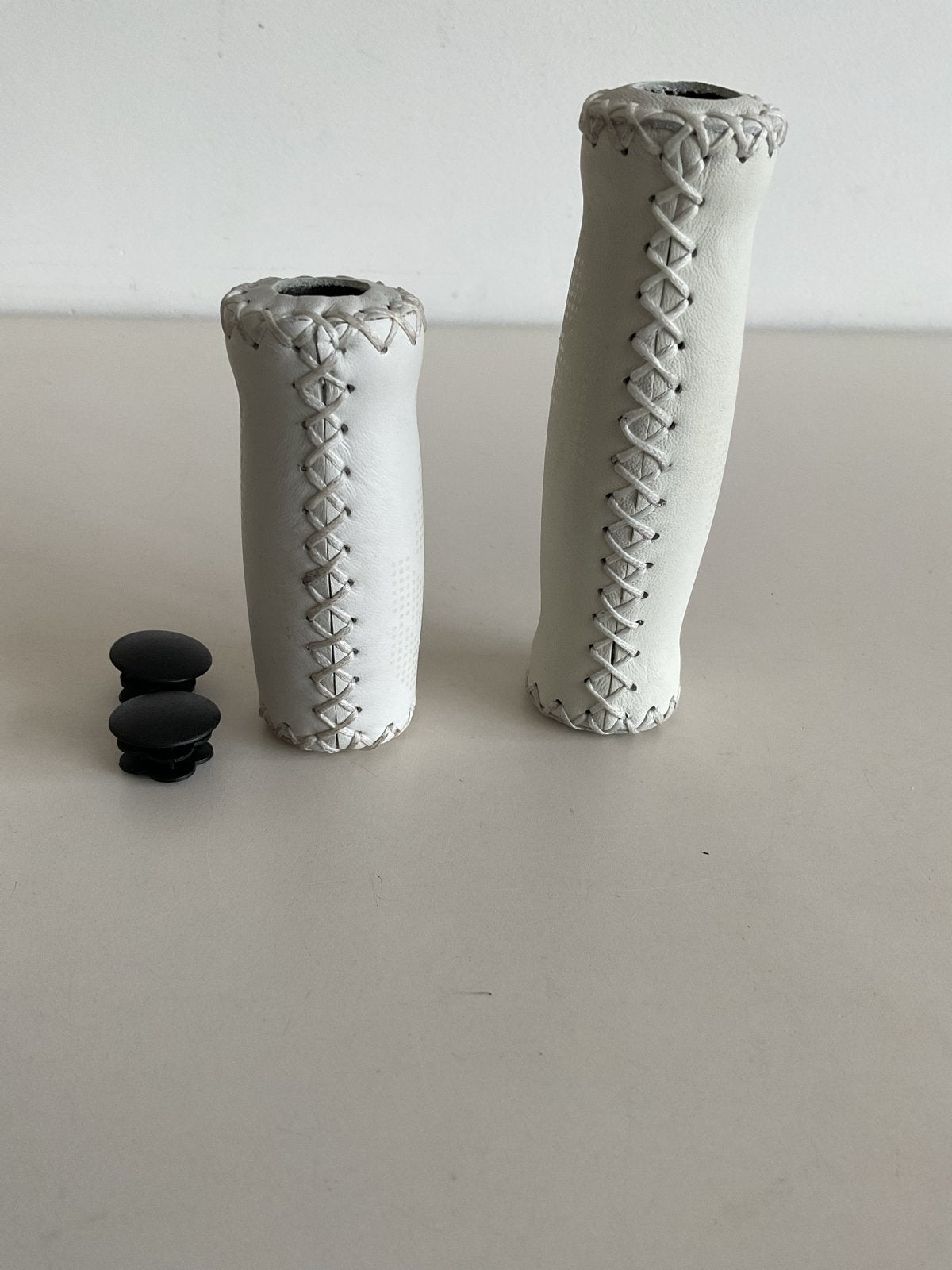 NIEUWE witte leren zachte handvatten voor fiets met stiksel, Ophalen of Verzenden, Nieuw