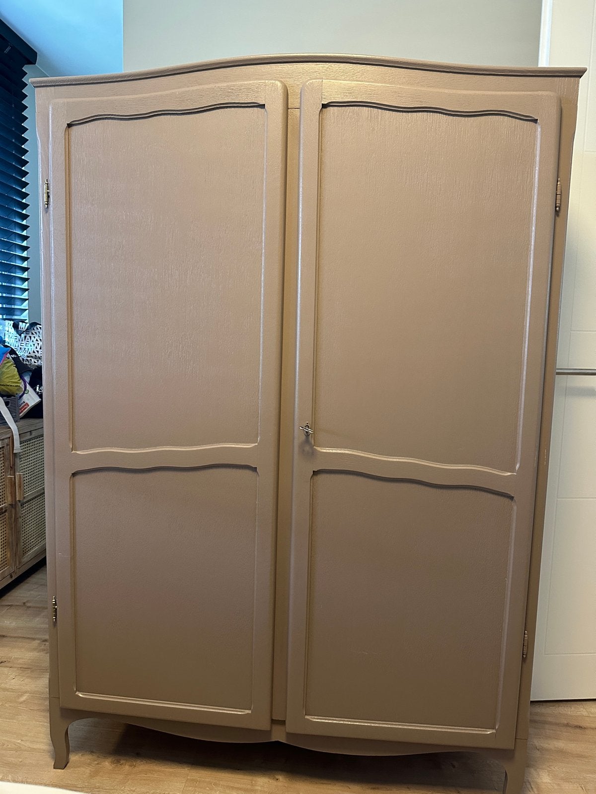 Te koop: prachtige vintage kledingkast – kleur Hazel, Huis en Inrichting, Kasten | Kledingkasten, Ophalen, 100 tot 150 cm, Zo goed als nieuw