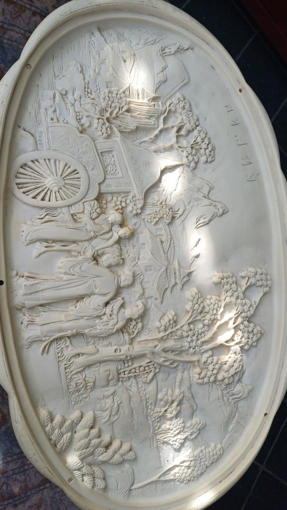 Ovale tafel met draken en reliëf, Ophalen of Verzenden