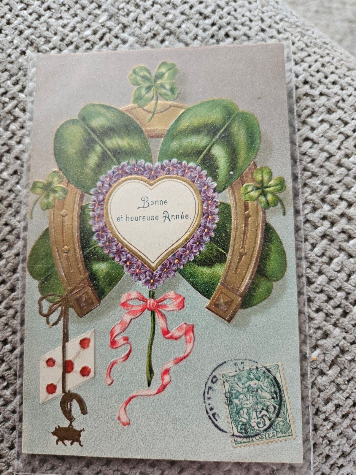 Antieke Franse Nieuwjaarskaart met klavertjes en hoefijzers, Ophalen of Verzenden, Voor 1920, Gelopen, Overige thema's