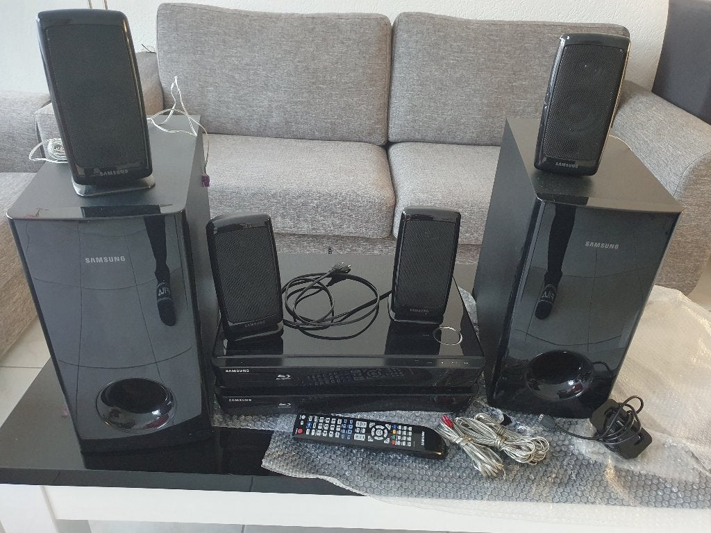 2 x Blu-Ray Home Theater, Samsung HT-BD 1220, Audio, Tv en Foto, Home Cinema-sets, Gebruikt, 2.1-systeem, Blu-ray-speler, 70 watt of meer