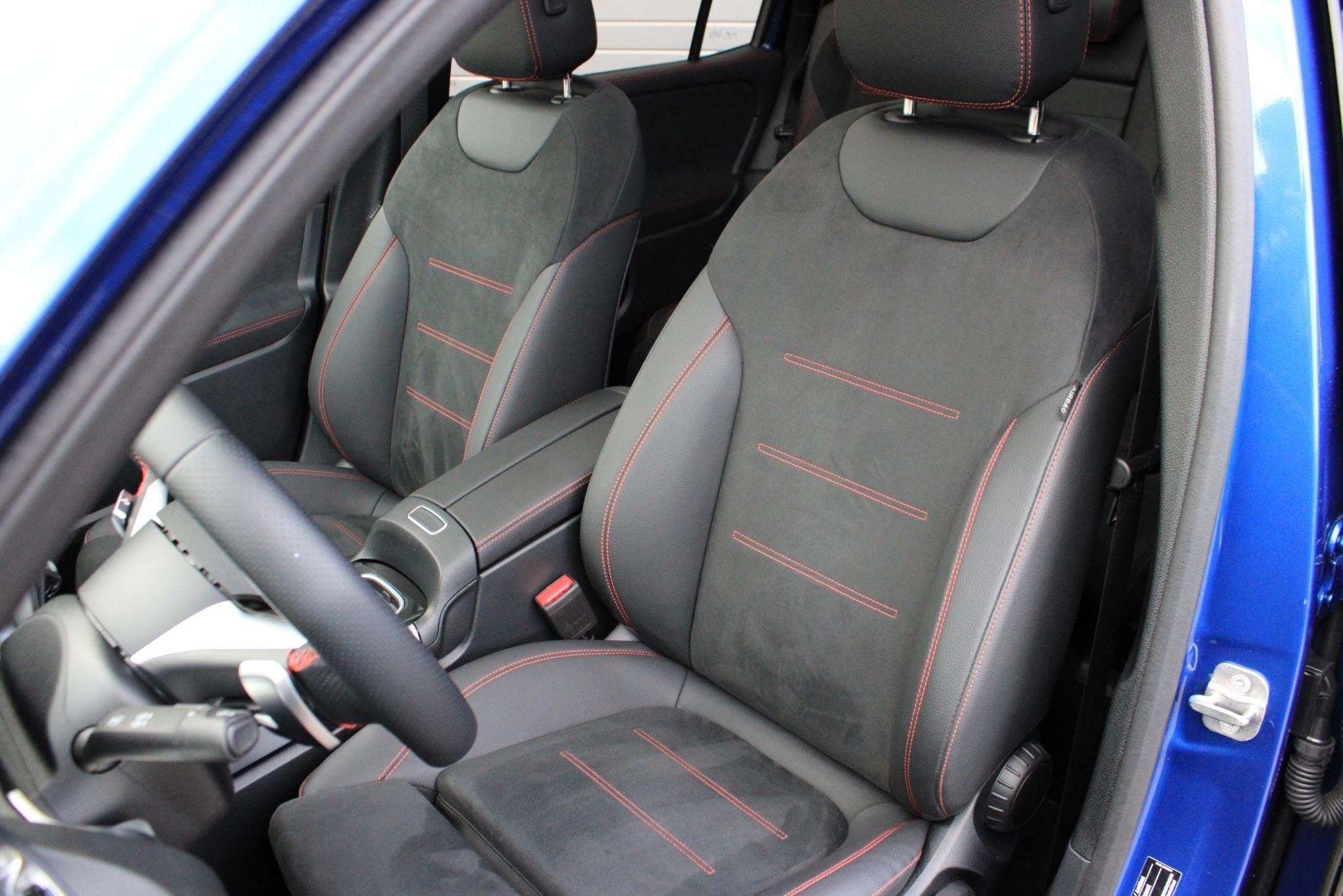 Mercedes-Benz GLB-Klasse 180 AMG 7 Persoons Facelift | Pano, Auto's, Dealer onderhouden, 136 pk, Gebruikt, 4 cilinders