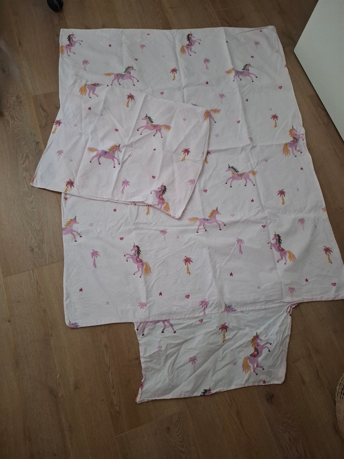 2 Dekbedovertrekken Peuterbed - Wit Omkeerbaar - 150x120, Dubbelzijdig, Jongetje of Meisje, Ophalen of Verzenden, Zo goed als nieuw