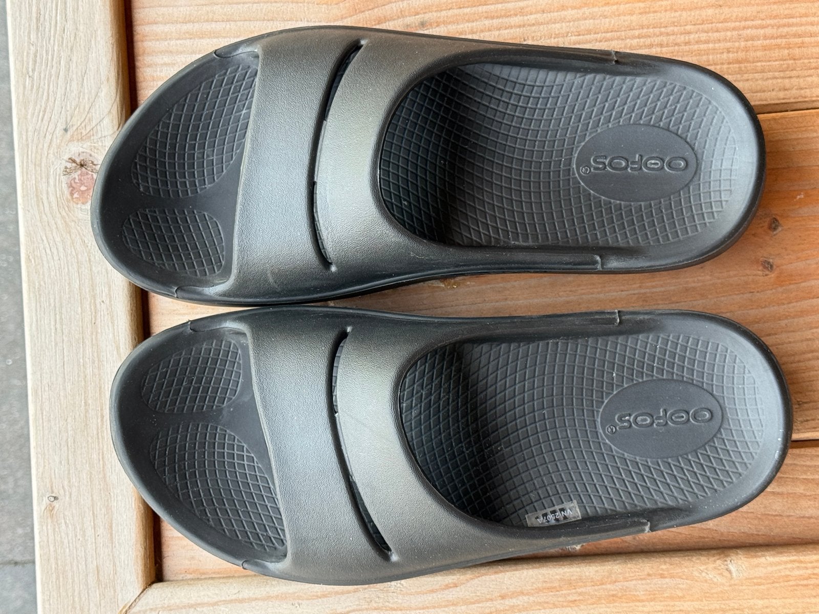 Oofos OOahh Black slippers - Maat 39, Kleding | Dames, Schoenen, Slippers, Zwart, Nieuw, Ophalen of Verzenden