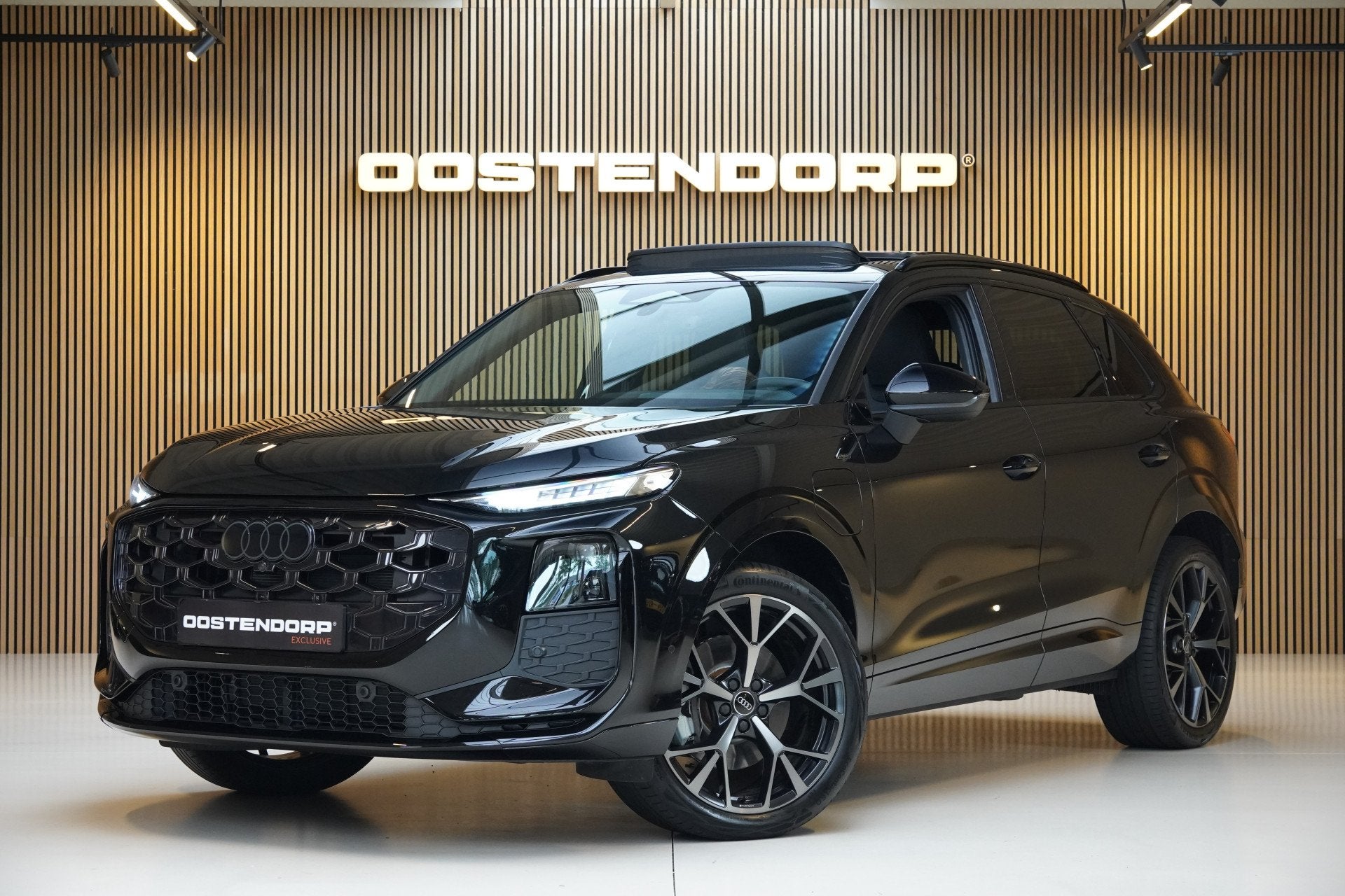 Audi Q3 1.5/272pk 200kW e-hybrid S-Line Blackstyle|2025|Pano, Auto's, Audi, Dealer onderhouden, Zwart, 4 cilinders, Automatische klimaatregeling