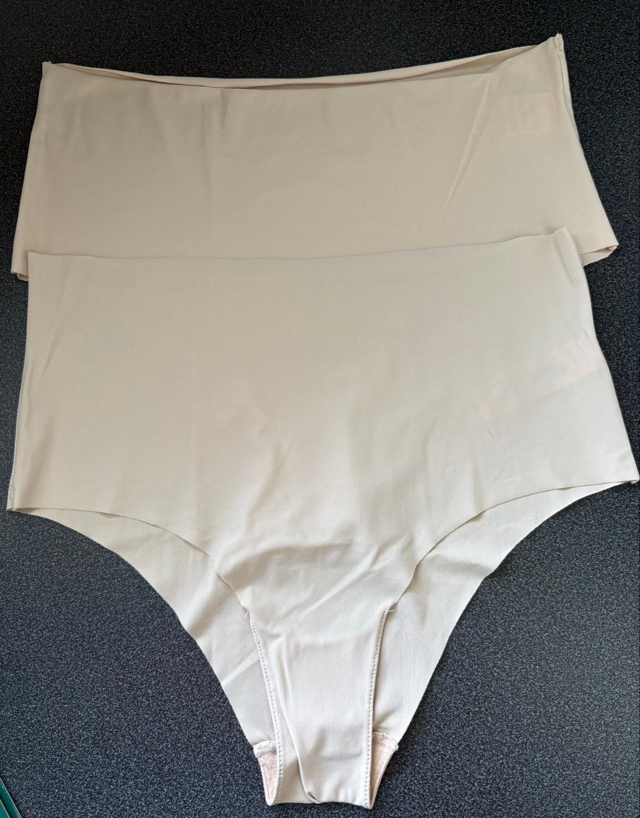 2 Hunkemöller naadloze slip - maat S, Ophalen of Verzenden, Beige, Slip