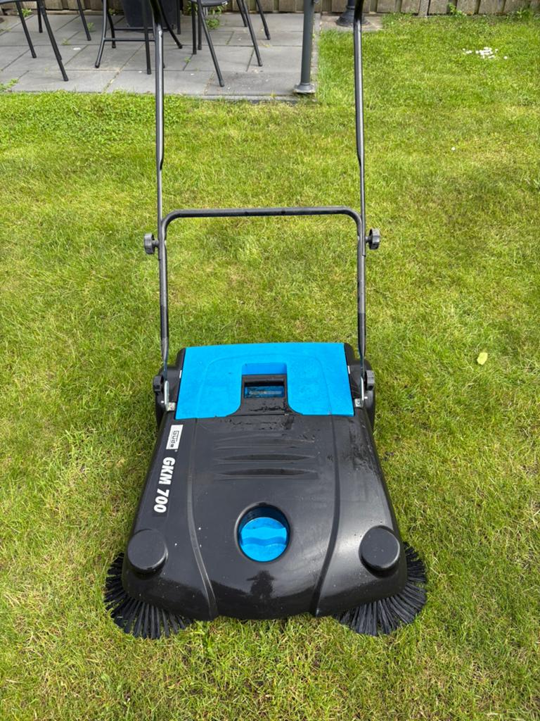 Hand veegmachine, Tuin en Terras, Veegmachines, Ophalen of Verzenden, Zo goed als nieuw