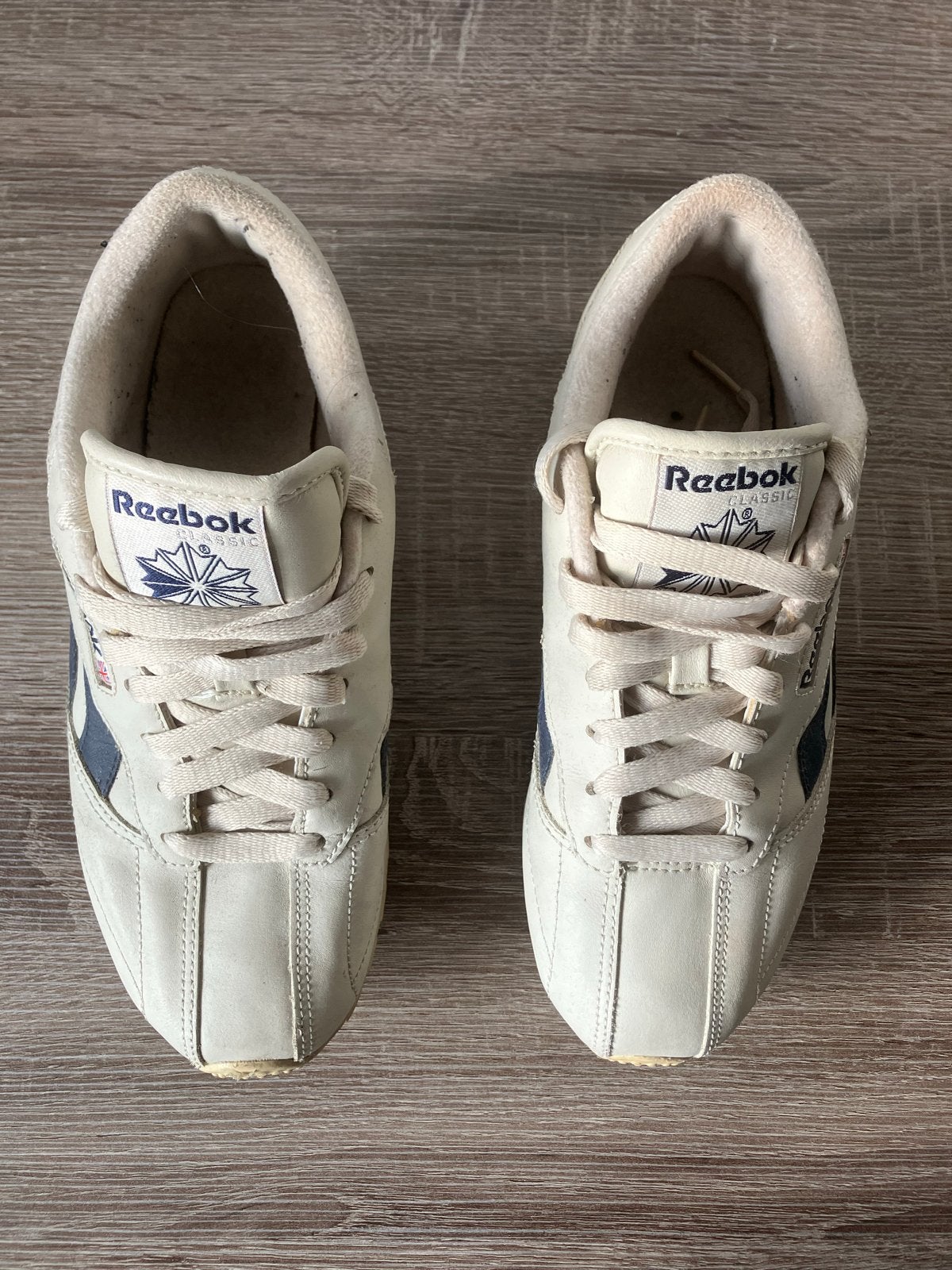 Reebok Classic Sneakers - Crème/Donkerblauw, Overige kleuren, Ophalen of Verzenden, Sneakers of Gympen, Gedragen