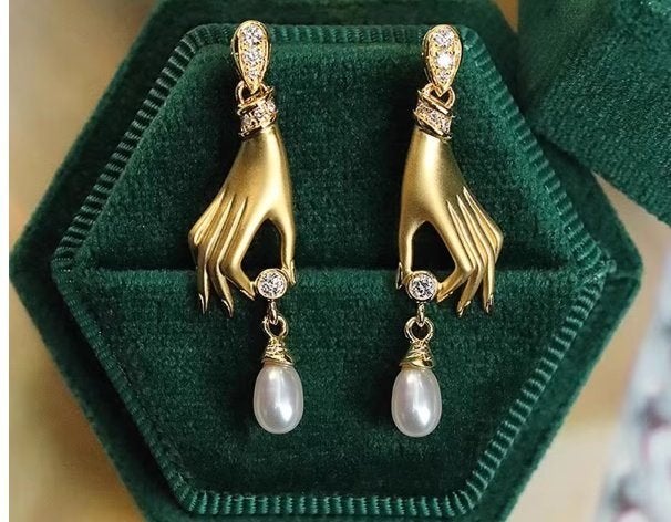 Mooie 18K goud verguld oorbbelen met handen en parels, Sieraden, Tassen en Uiterlijk, Oorbellen, Overige materialen, Nieuw, Ophalen of Verzenden