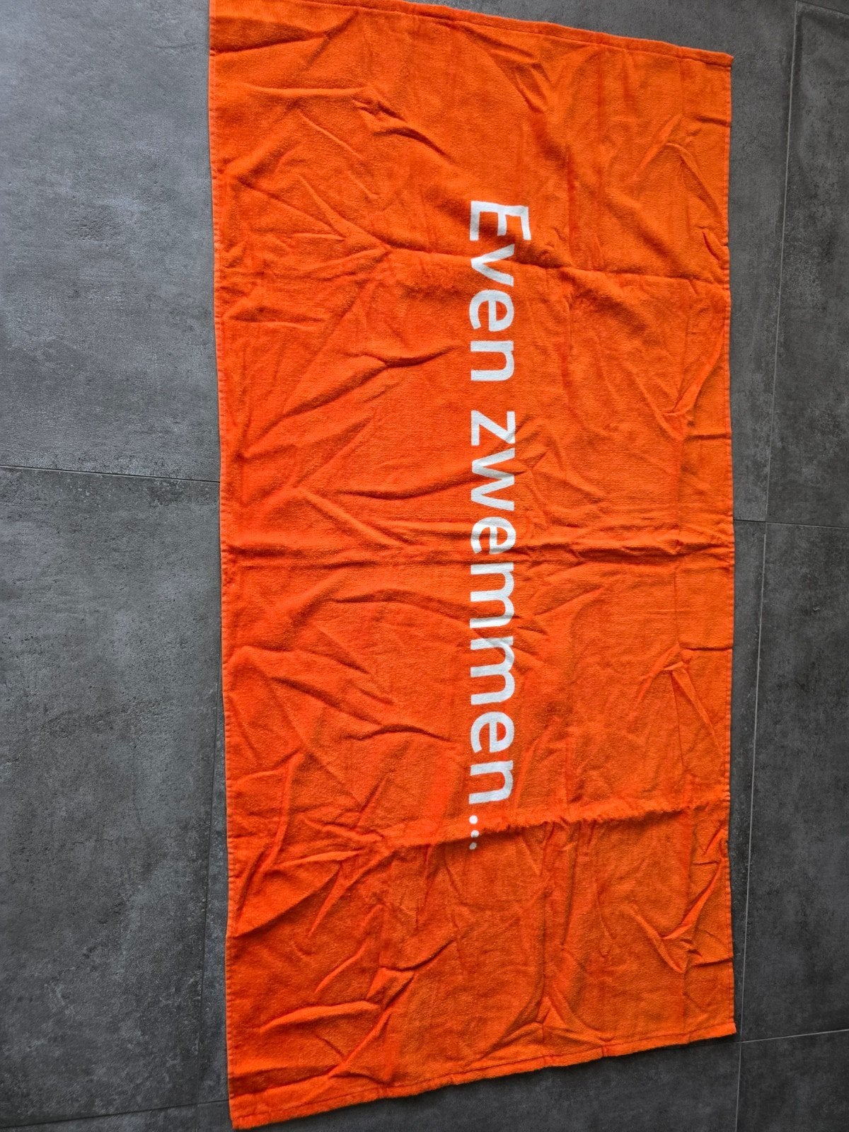 Bad handdoek, Huis en Inrichting, Badkamer | Badtextiel en Accessoires, Ophalen of Verzenden, Nieuw, Oranje, Handdoek