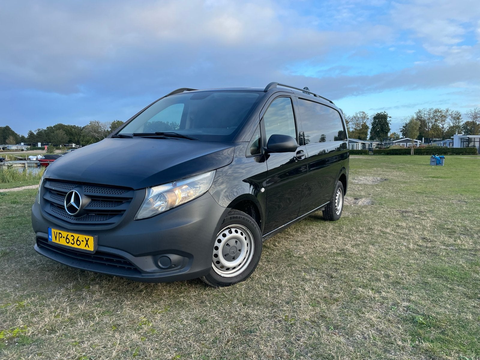Mercedes-Benz Vito 109 CDI | CarPlay | Cruise | Airco | BTW, Voorwielaandrijving, Zwart, 4 cilinders, Zwart