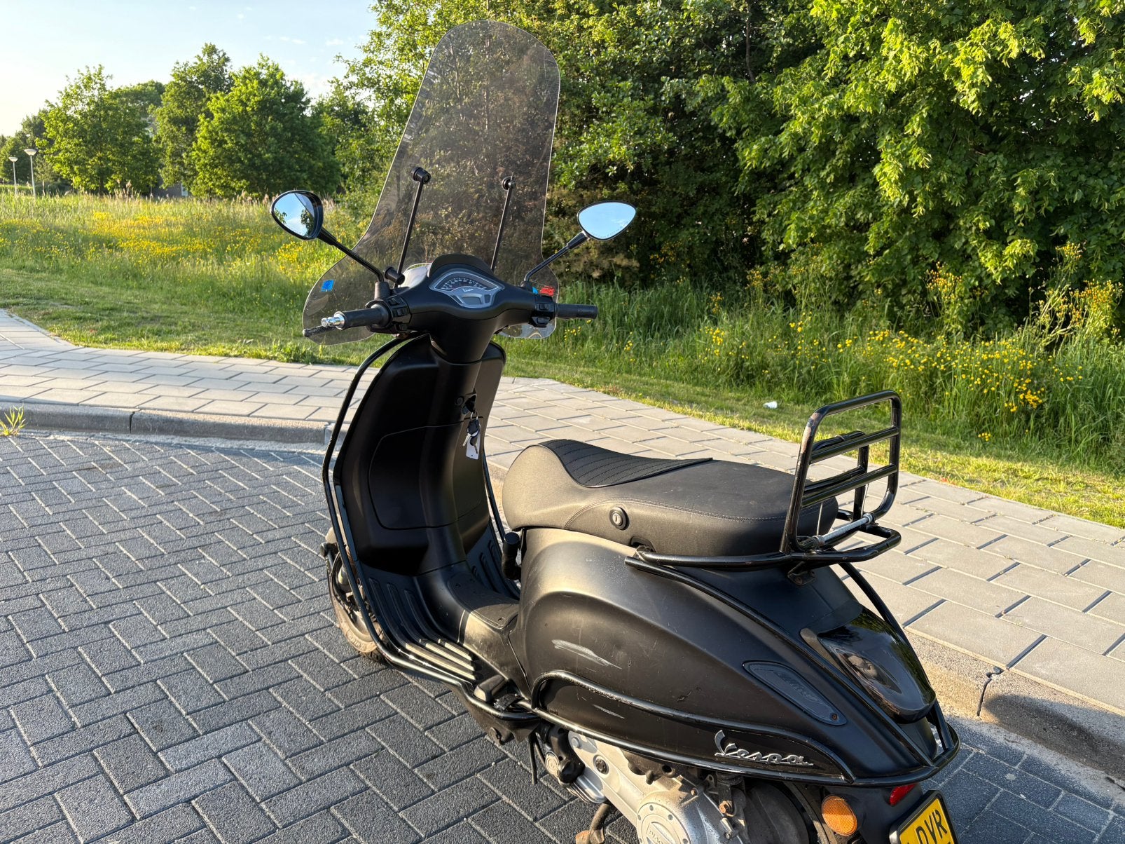 Vespa Sprint uit 2020 50cc gebruikt maar goed onderhouden, Fietsen en Brommers, Ophalen, Gebruikt, Benzine, 50 cc