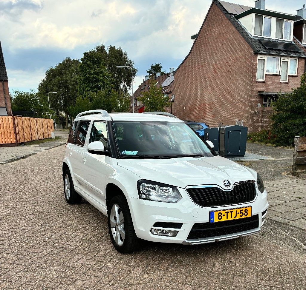 Skoda Yeti 1.2TSI 77KW H6 2014 Wit, Auto's, Voorwielaandrijving, Stof, Zwart, 4 cilinders