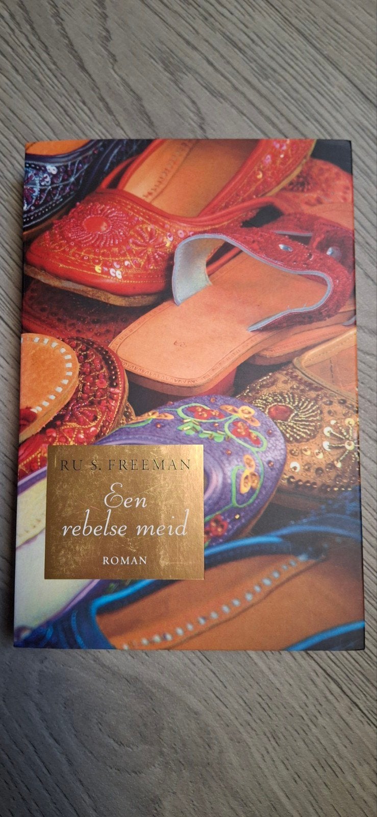R.S. Freeman - Een rebelse meid, Ophalen of Verzenden, Zo goed als nieuw, R.S. Freeman
