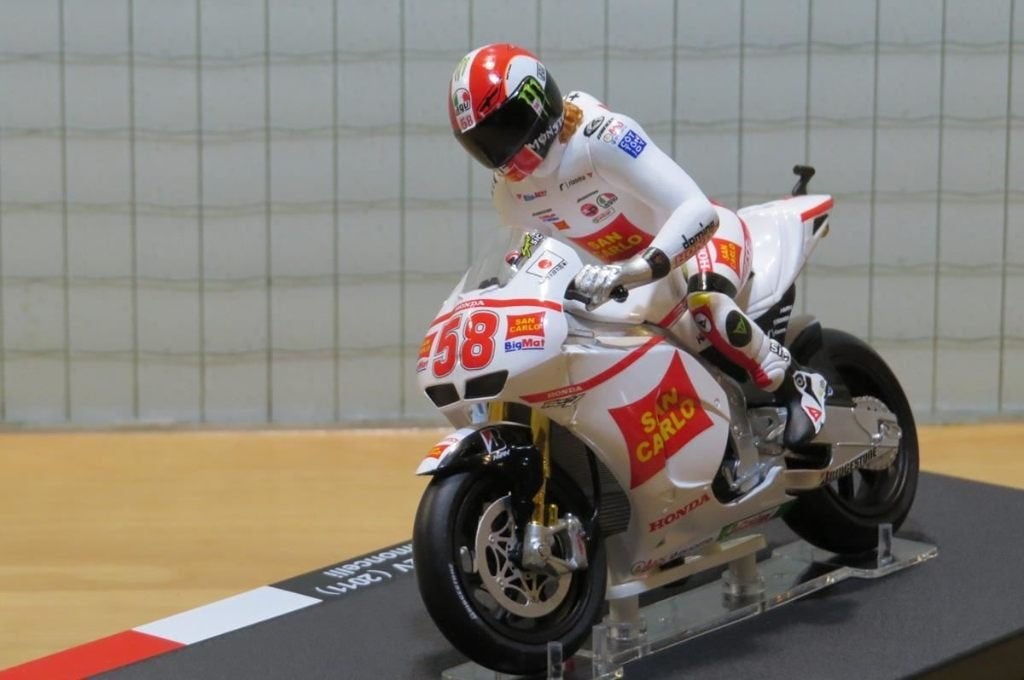 Marco Simoncelli Honda RC212V 2011 1:18 with figurine, Serviceclientele@altaya.be, Nieuw, Ophalen of Verzenden, Motor