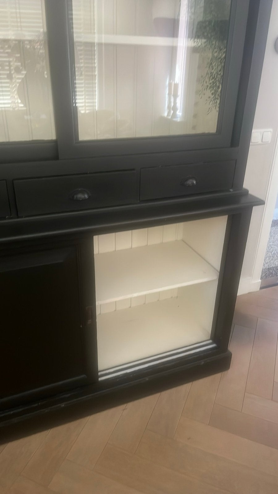 Landelijke buffetkast - Zwart met glazen schuifdeuren, Gebruikt, 100 tot 150 cm, 200 cm of meer, Ophalen of Verzenden