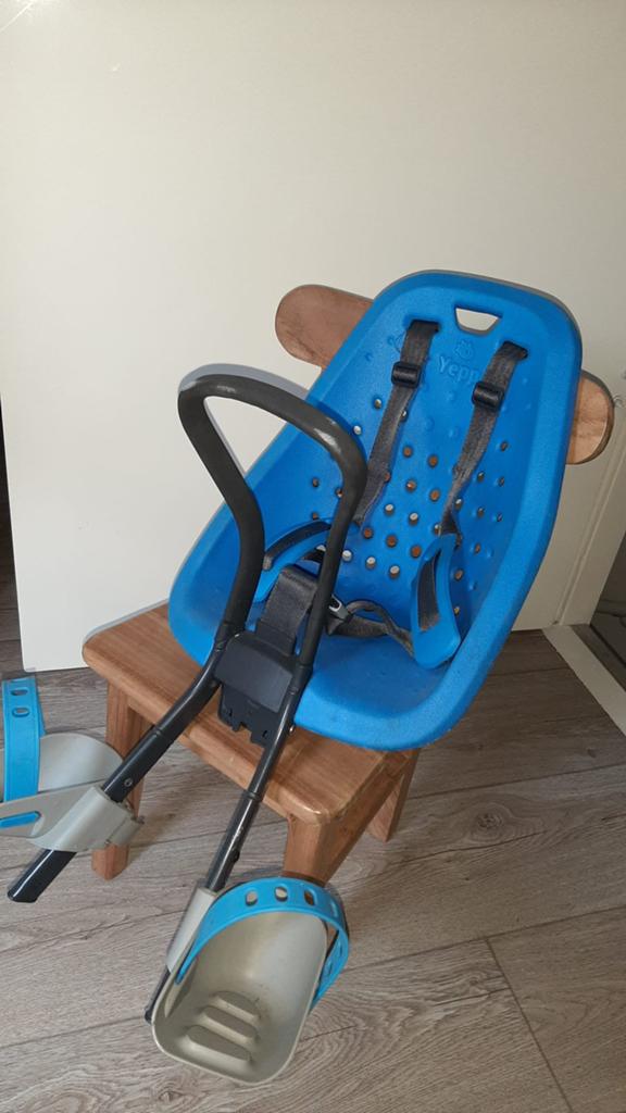 Yepp fiets kinderstoeltje, Fietsen en Brommers, Fietsaccessoires | Fietsstoeltjes, Ophalen, Voetsteuntjes, Zo goed als nieuw, Voorzitje