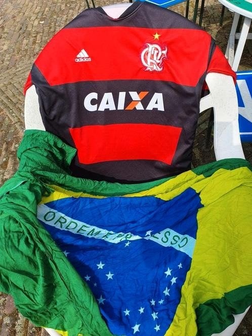 Flamengo shirt Ronaldinho 9 + Brazilie vlag IN 1 KOOP, Verzamelen, Sportartikelen en Voetbal, Zo goed als nieuw, Shirt, Buitenlandse clubs