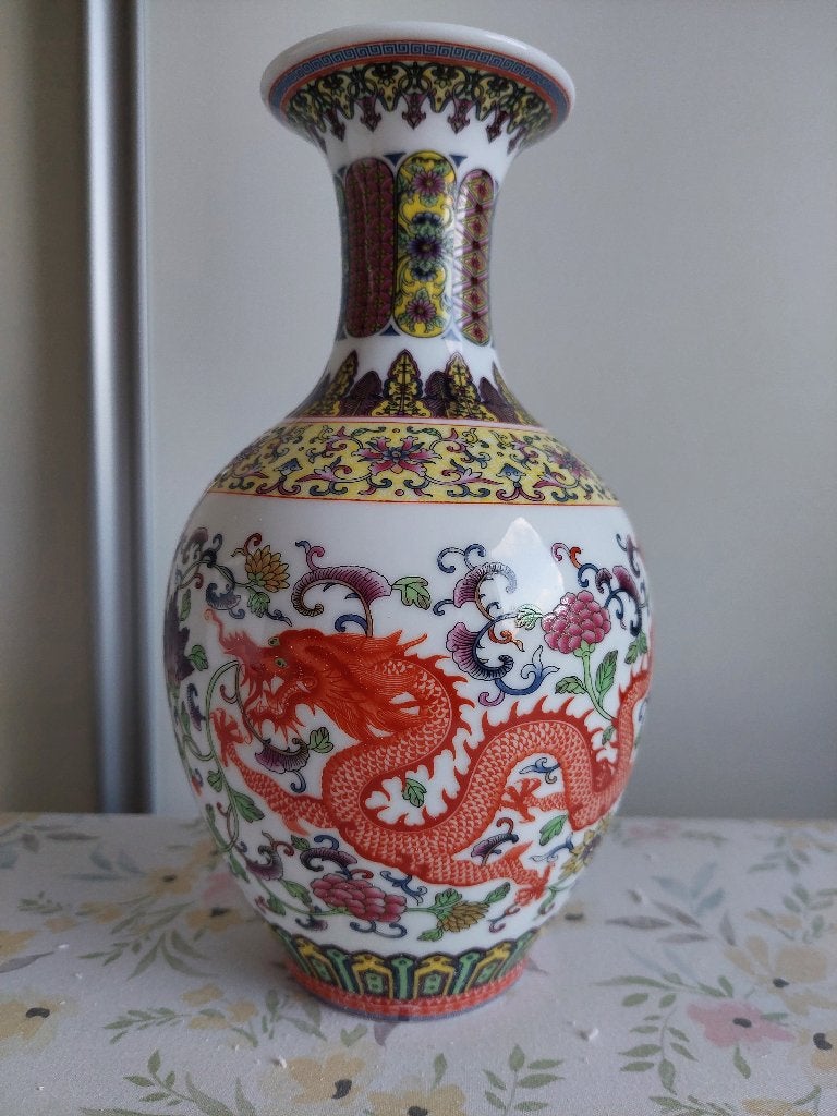 Chinese Vaas met "Draak zwevend in de wolken" (NIEUW), 24 cm, Nieuw, Ophalen of Verzenden, Steen/keramiek