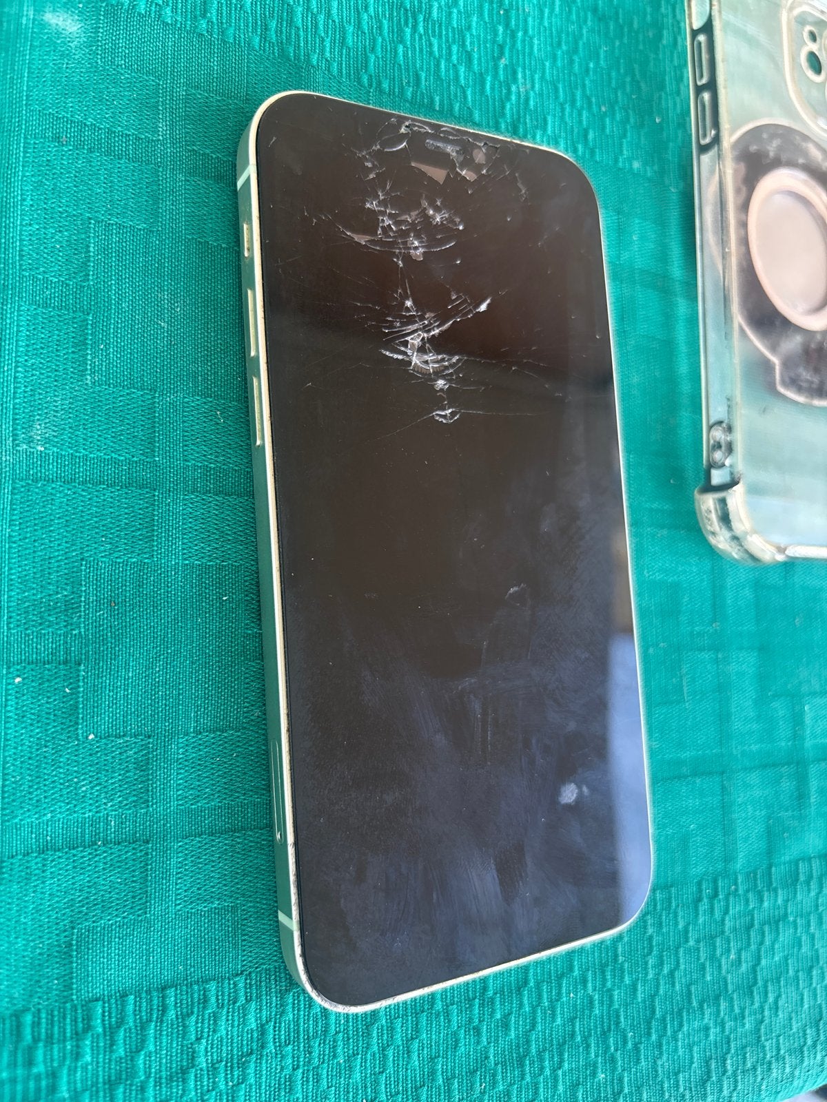 iPhone 12 - Scherm gebroken en werkt prima, Telecommunicatie, Mobiele telefoons | Apple iPhone, Ophalen, Gebruikt, 77 %, Zonder simlock