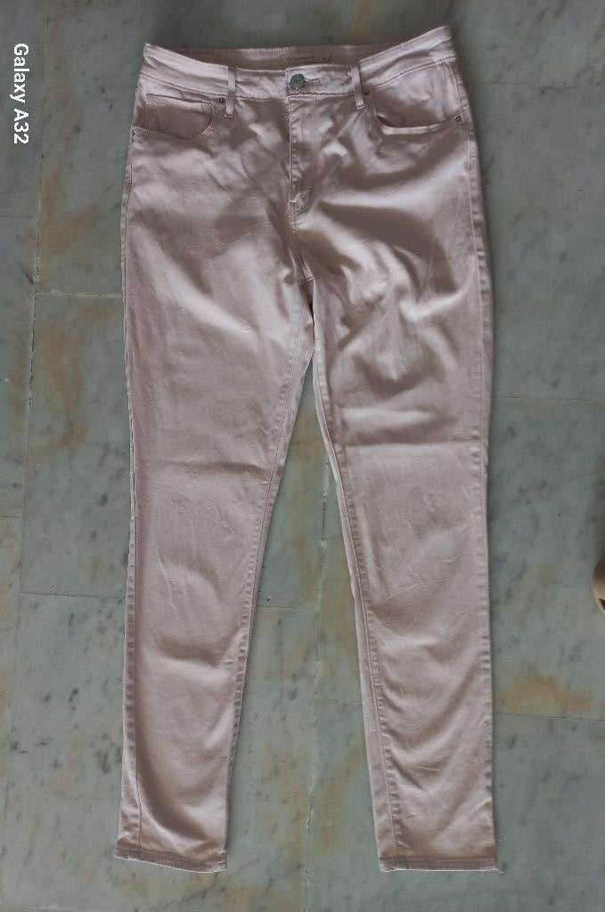 Levi's roze High Rise taille broek jeansmaat 32, Kleding | Dames, Maat 38/40 (M), Ophalen of Verzenden, Zo goed als nieuw, Roze