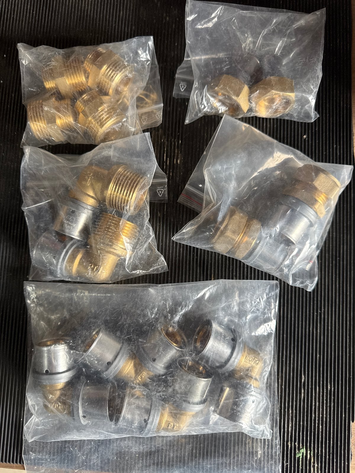 Diverse messing en RVS fittingen voor waterleidingen, Ophalen, Bochten, Nieuw, 20 tot 40 mm