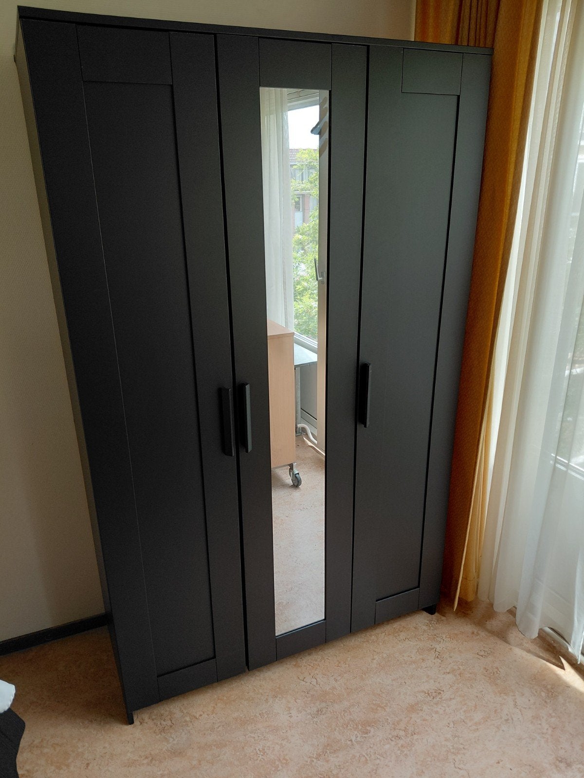 Zo goed als nieuwe IKEA kledingkast met spiegeldeur, Huis en Inrichting, Ophalen, Met deur(en), 100 tot 150 cm, 200 cm of meer