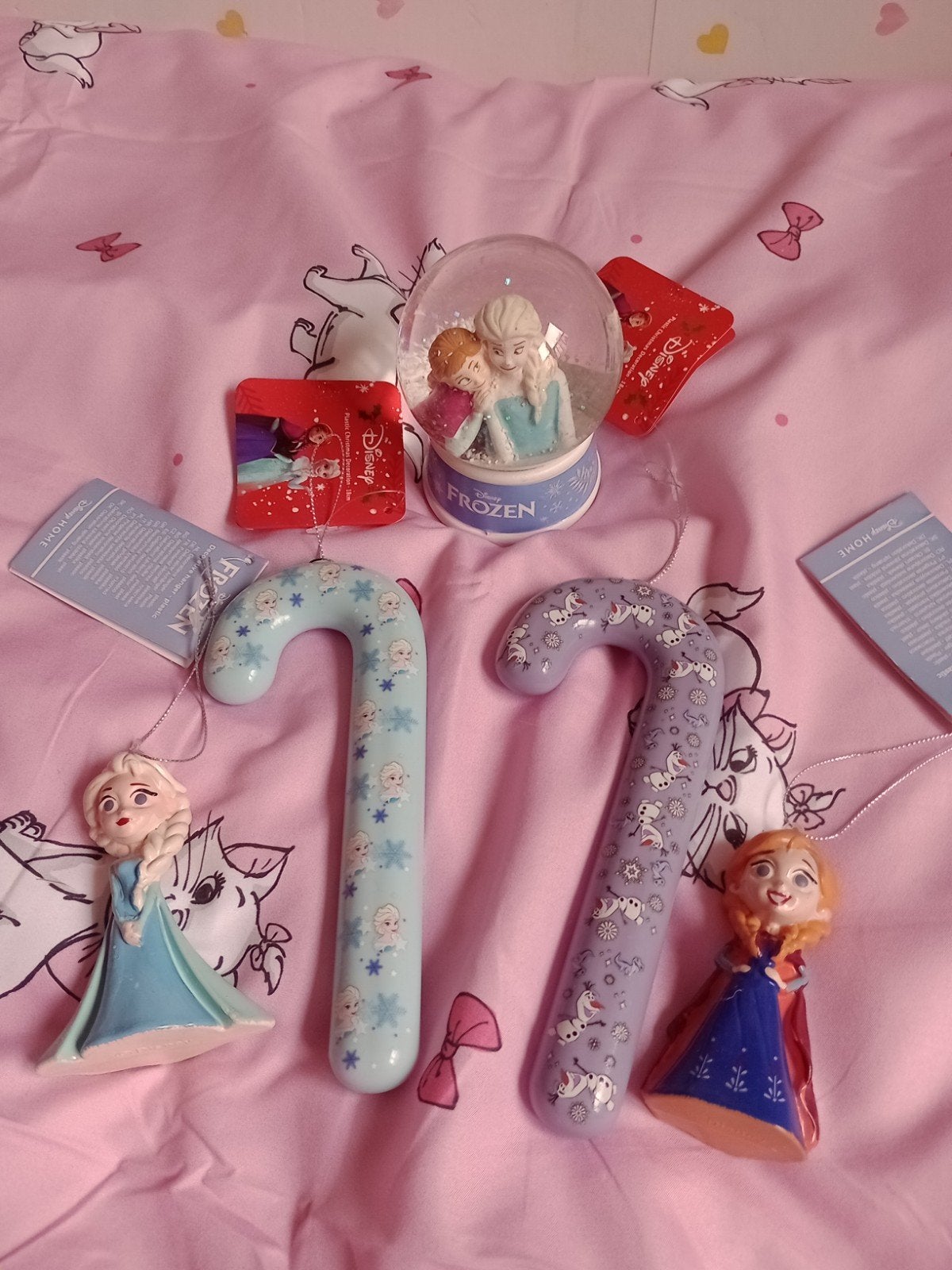 leuke nieuwe frozen kersthangers en snowglobe kan ook los, Ophalen of Verzenden, Overige figuren, Nieuw
