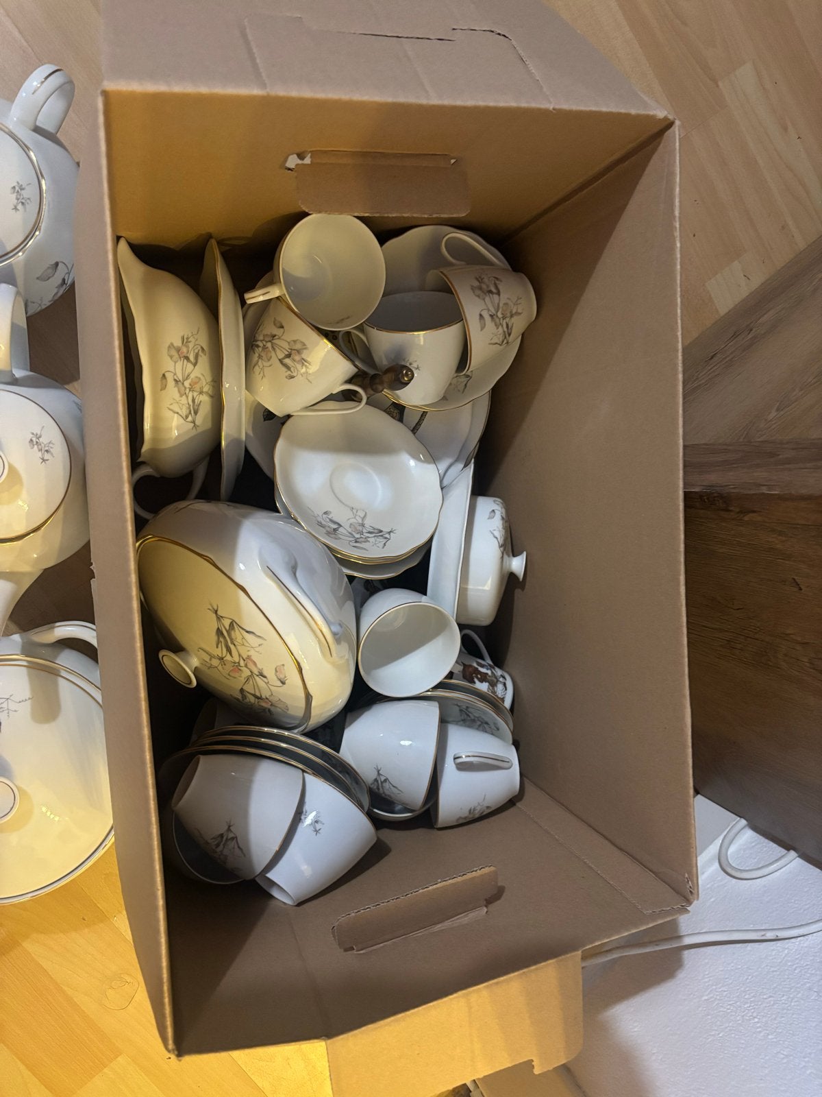 Vintage porseleinen theeservies met gouden rand, Antiek en Kunst, Ophalen of Verzenden