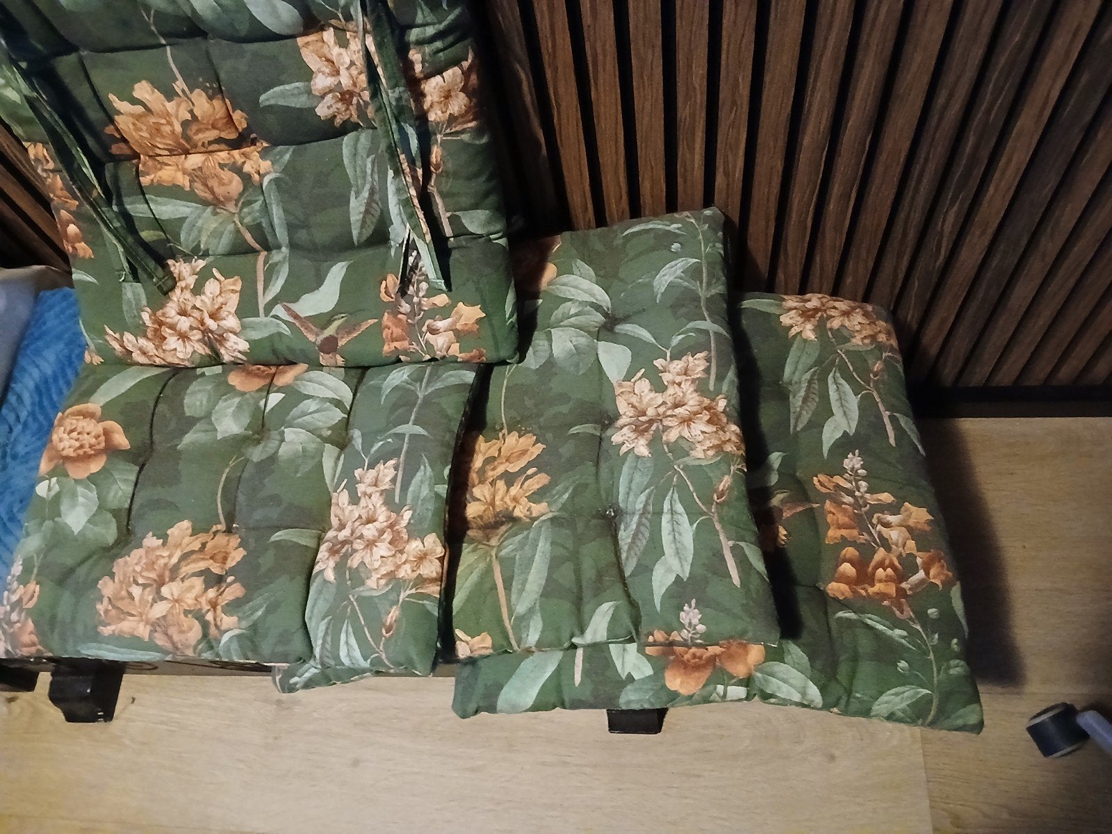 4 Gebloemde Tuinkussens met Bevestigingslussen, Ophalen, Zo goed als nieuw