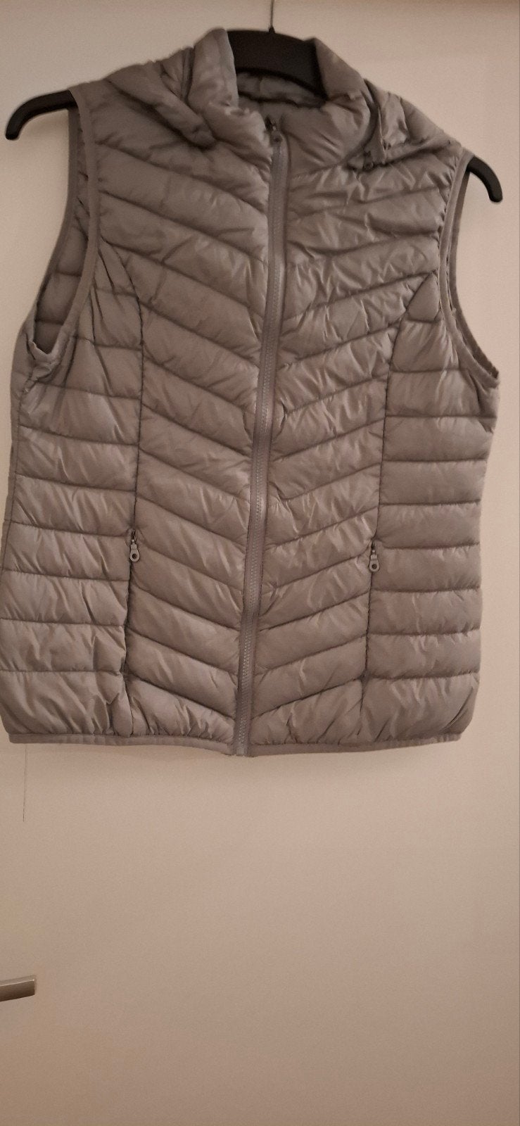 Grijze gewatteerde bodywarmer met capuchon, Kleding | Dames, Bodywarmers, Grijs, Ophalen, Maat 38/40 (M), Onbekend