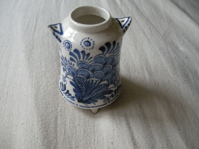 Vintage. Delfts blauw vaasje potje (10 cm) met spreuk op 3 p, Ophalen of Verzenden