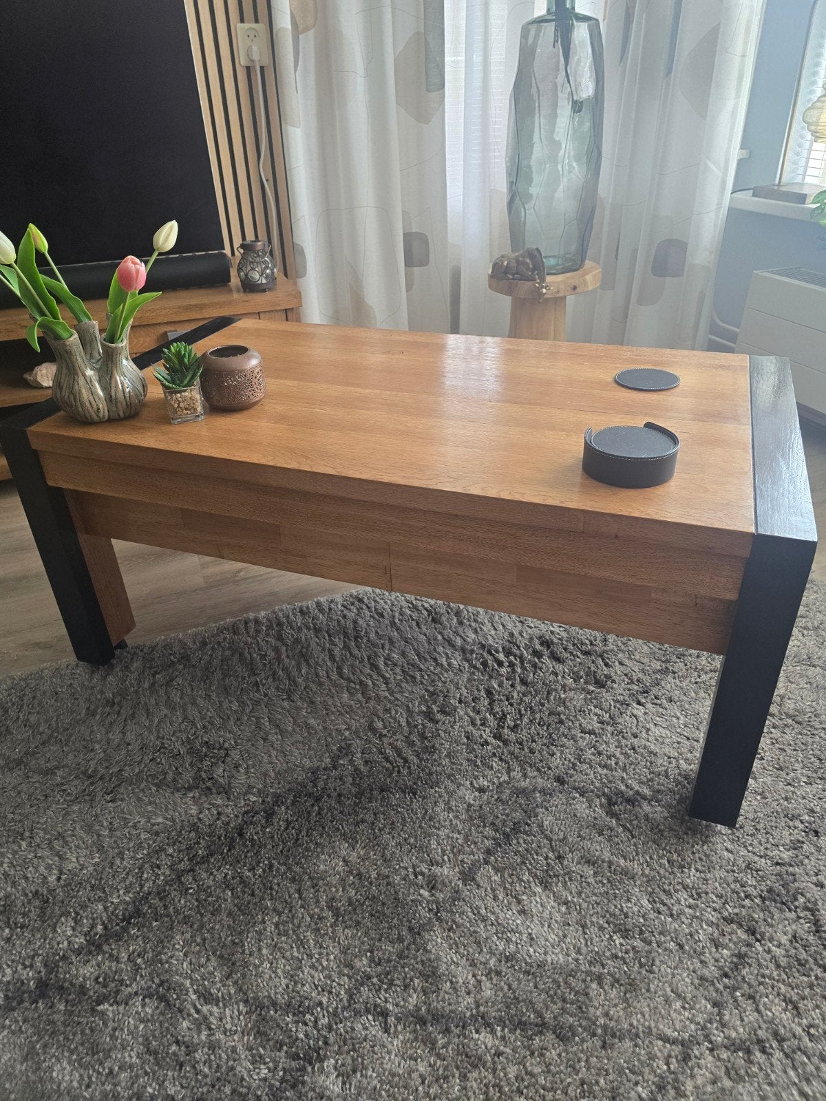 Robuuste salontafel met lades en metalen accenten, Gebruikt, Modern, Industrieel, Ophalen of Verzenden, Eikenhout