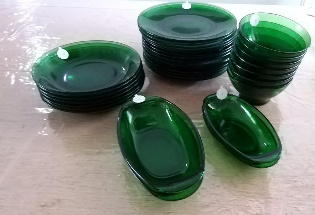 Groen Arcopal Servies - 32-delig, Huis en Inrichting, Ophalen of Verzenden, Glas, Overige stijlen, Bord(en)