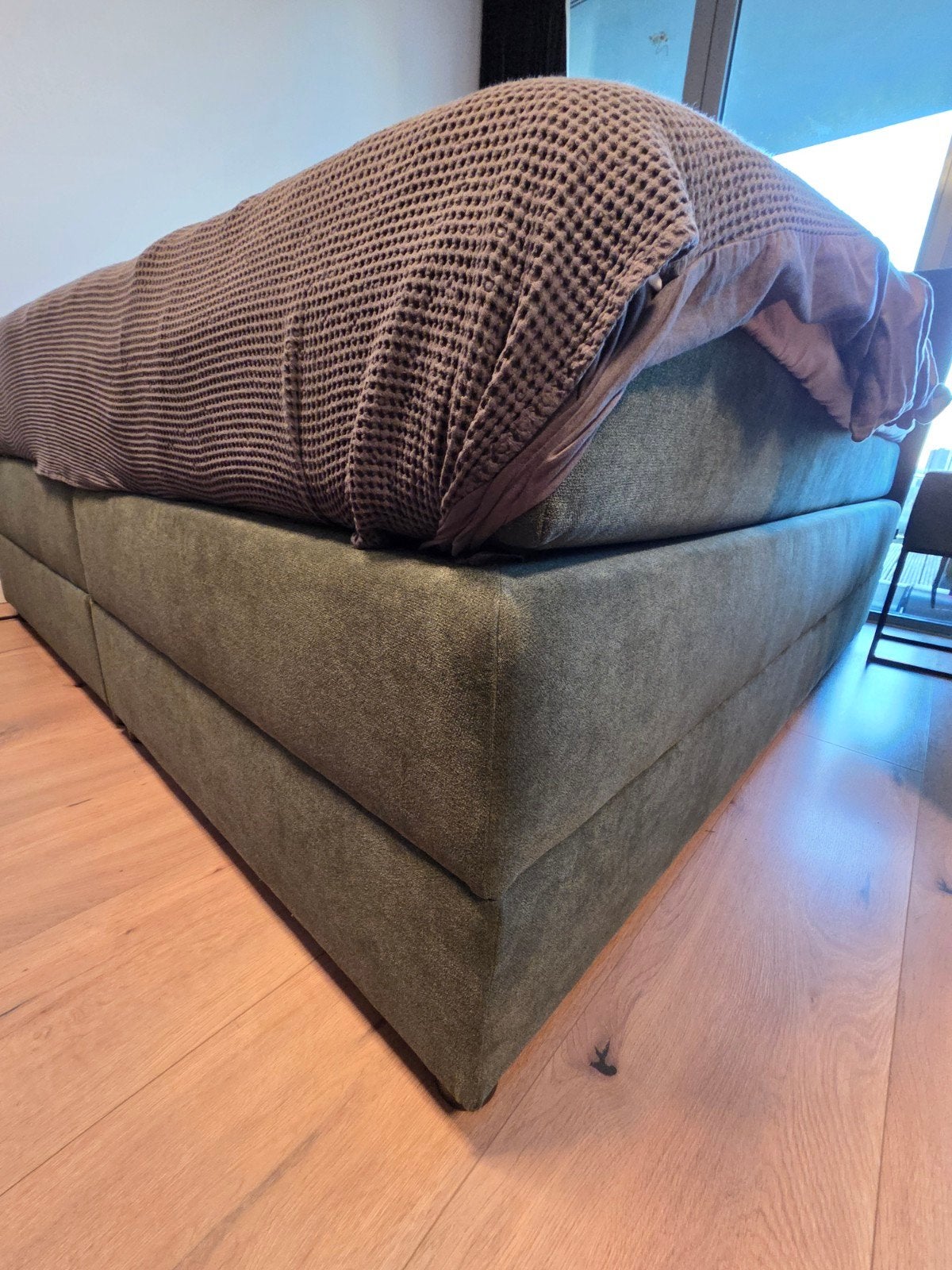 Foto 3 van Groene stoffen tweepersoons boxspring opberg bed