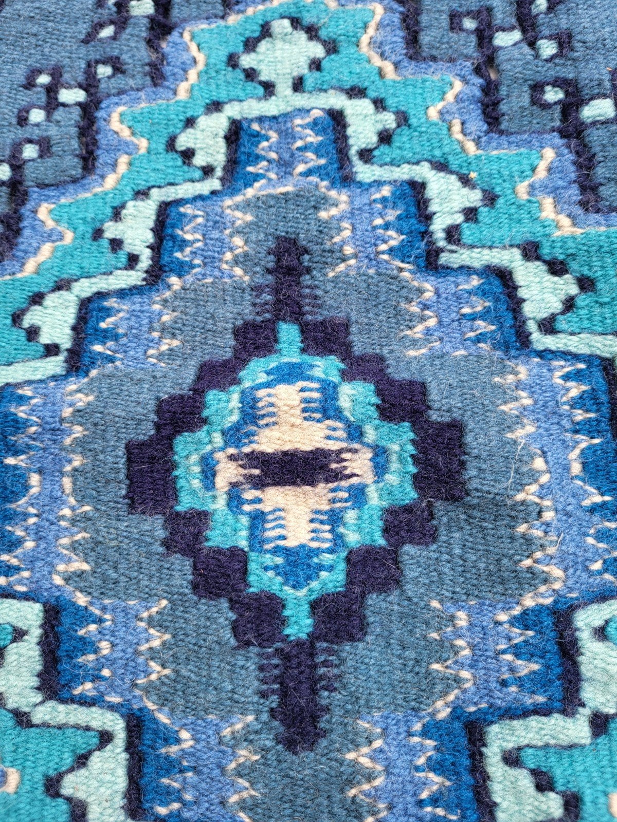 Handgeweven kleed - Blauw met geometrisch patroon, Huis en Inrichting, Stoffering | Tapijten en Kleden, Minder dan 50 cm, Gebruikt