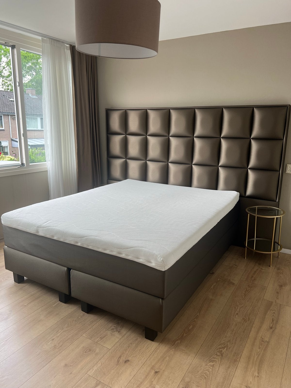 Luxe tweepersoons boxspring met gestoffeerd hoofdbord, Bruin, Verzenden, Tweepersoons, Zo goed als nieuw