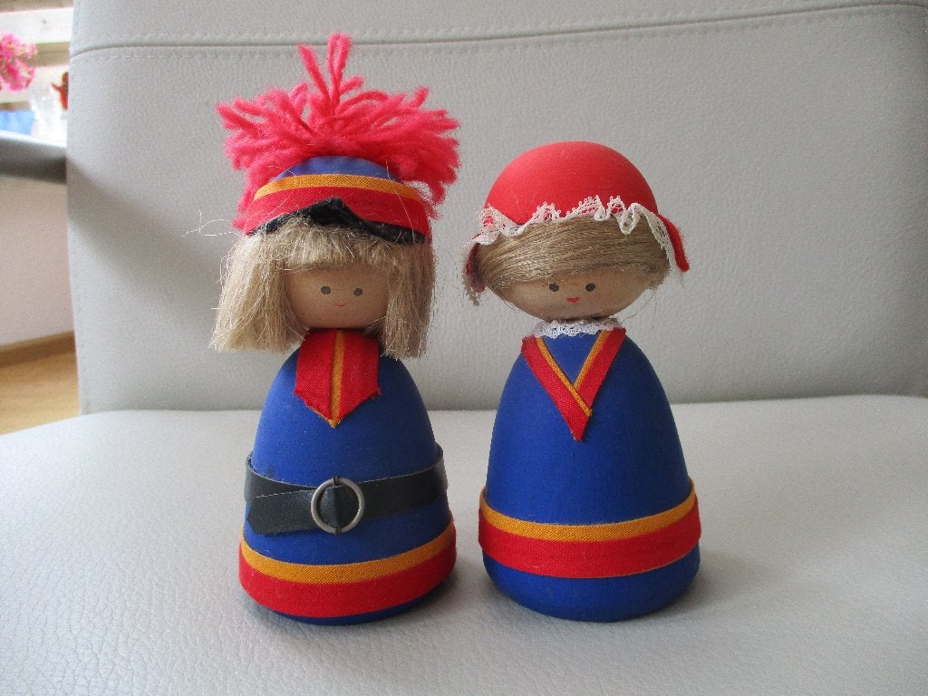 Folklore outfit - poppen - hout - Zweden, Hout, Gebruikt, Meerkleurig, Ophalen of Verzenden