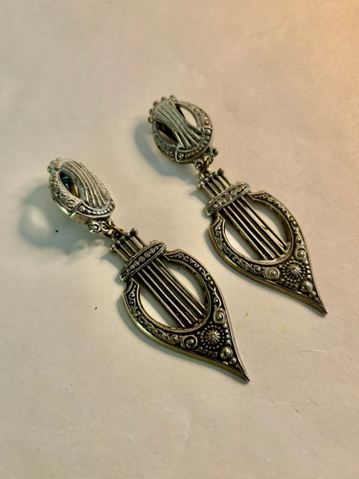 Vintage artdeco zilverkleurig metalen harp oorbellen, *, Overige materialen, Verzenden, *