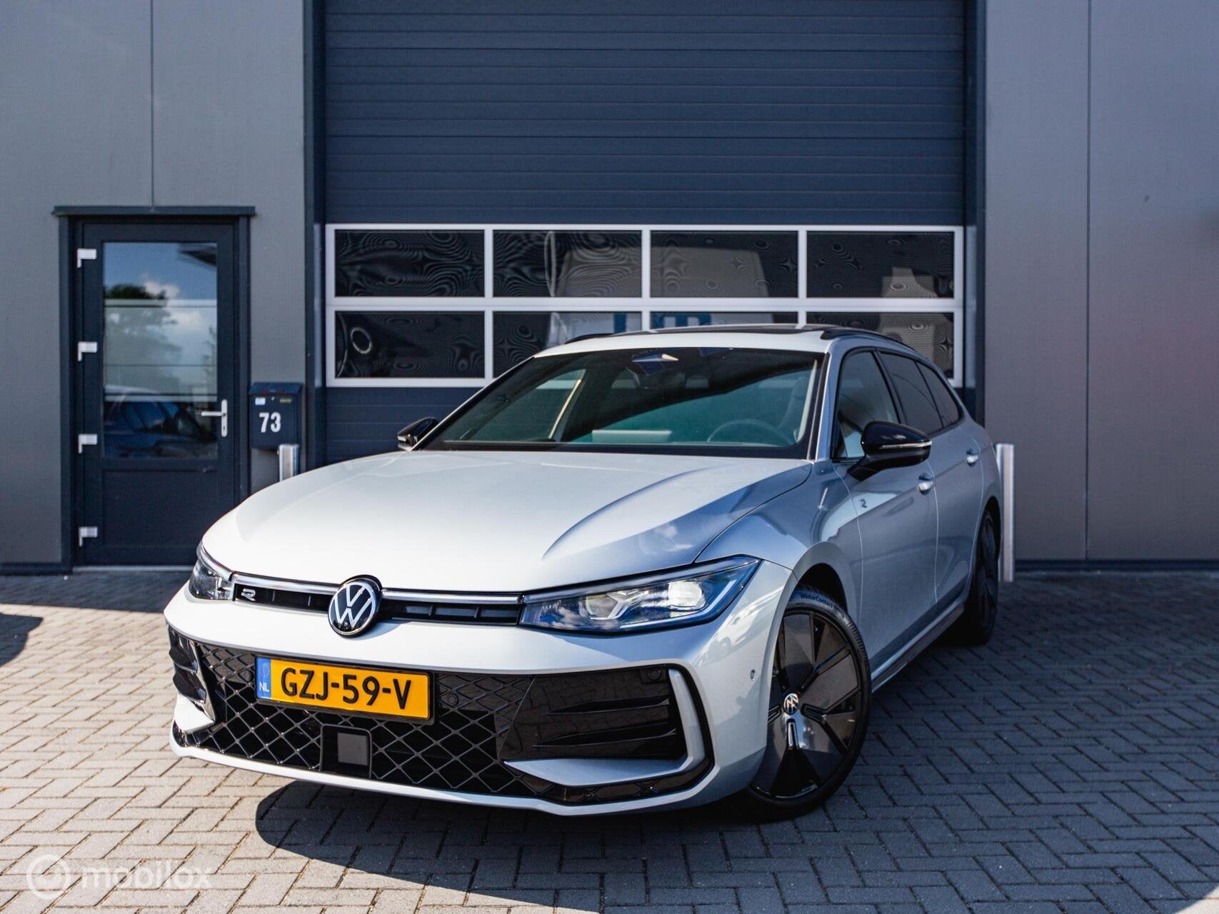Volkswagen Passat Variant 1.5 eTSI R-Line Massage|PANO|Trekh, Auto's, Euro 6, 4 cilinders, 150 pk, Origineel Nederlands