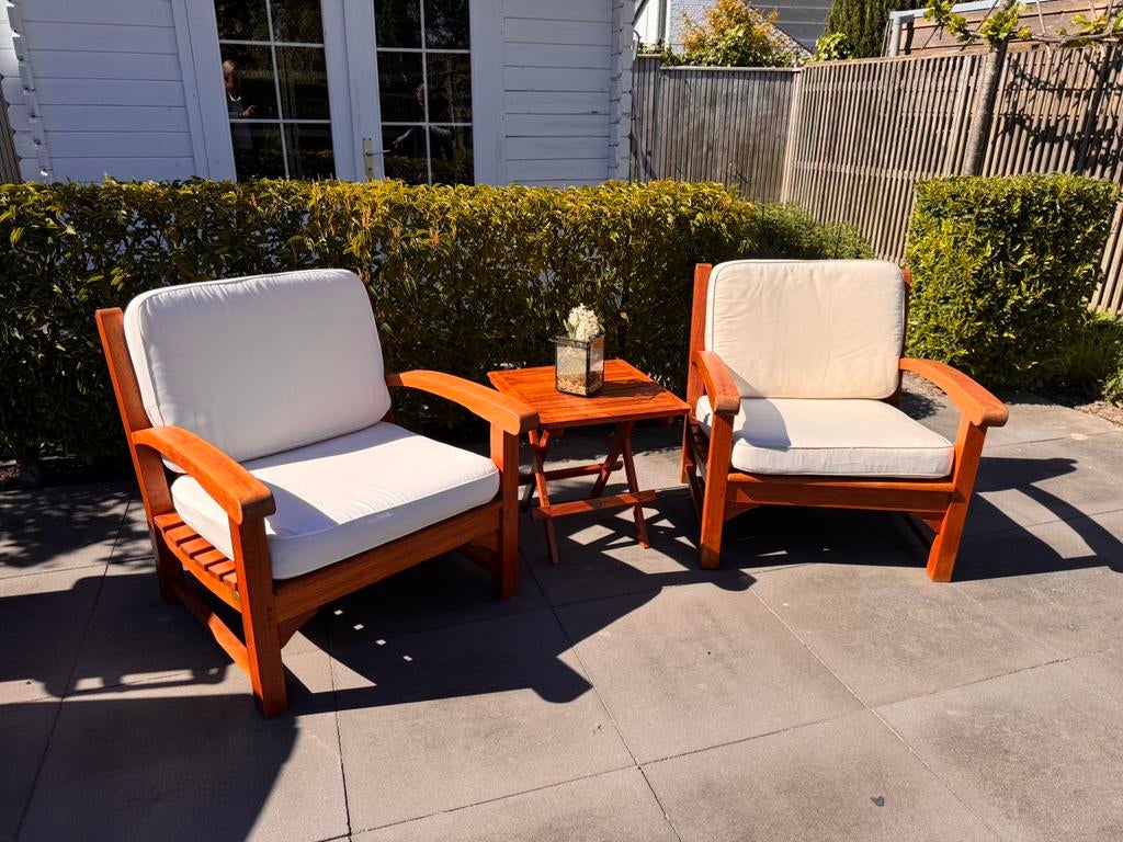 Mooie 2 teak houten tuinstoel incl kussen en tafel, Ophalen, Zo goed als nieuw, Teakhout