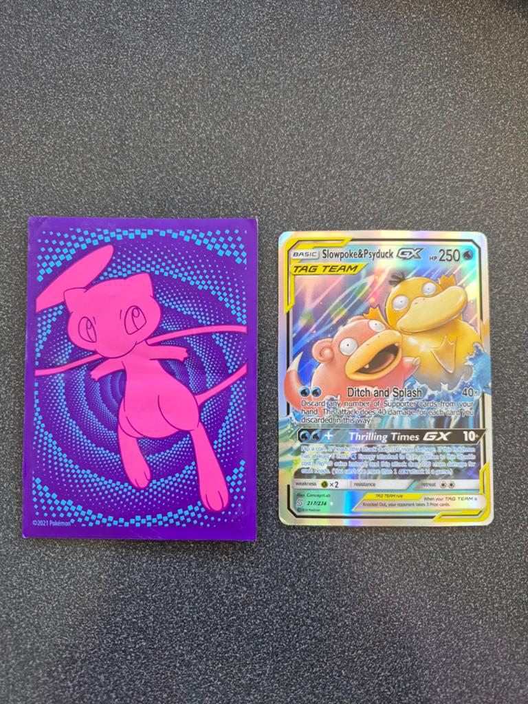 Slowpoke & Psyduck GX TAG TEAM Pokémon Kaart + Mew Sleeves, Ophalen of Verzenden, Zo goed als nieuw, Losse kaart