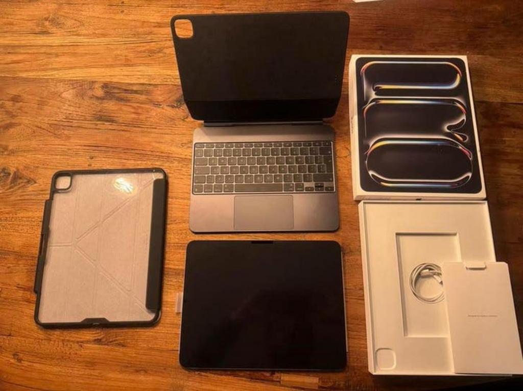 Apple Magic Keyboard + Pipetto Origami Case ipad pro 13” M5, Computers en Software, Apple iPads, 13 inch of meer, Apple iPad, Ophalen of Verzenden