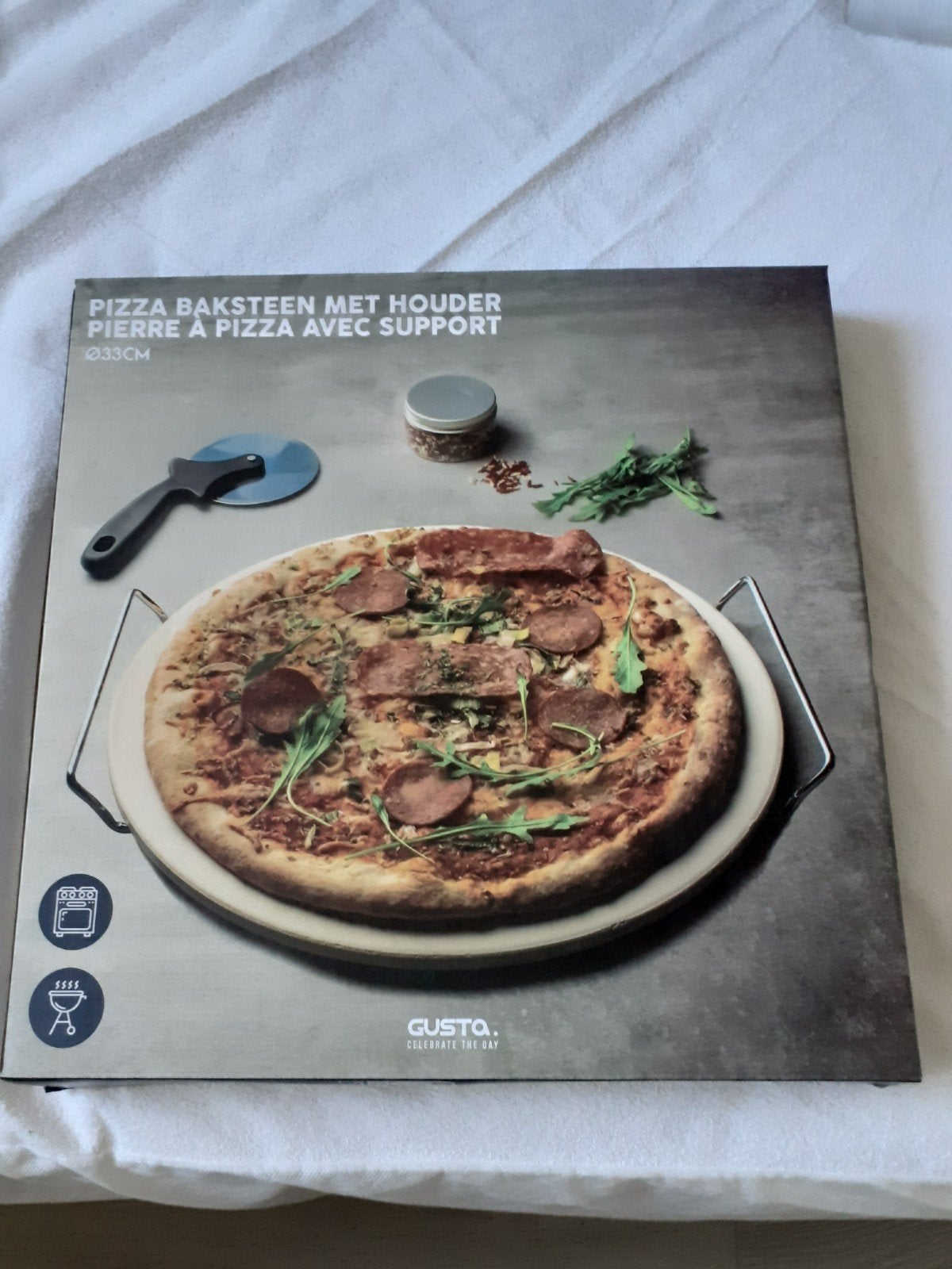 Pizzaset: pizzasteen, snijder, boekje en 2 borden, Ophalen, Overige typen, Nieuw, Gusta