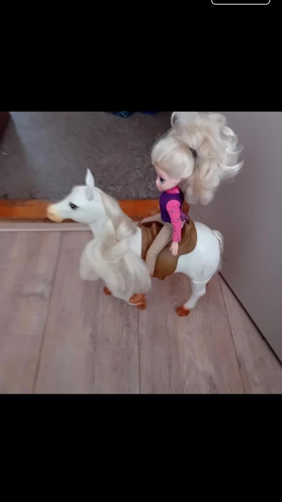 Moxie Girlz Horse Riding Club Pop en Paard - Avery, Ophalen of Verzenden, Gebruikt, Overige typen