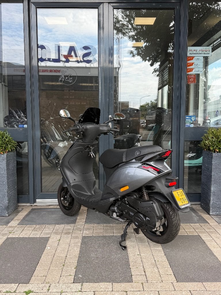 Piaggio Zip IGET E5 | 2022 | 19.400km | Alphaset | Led, Gebruikt, Maximaal 45 km/u, Zip, Benzine