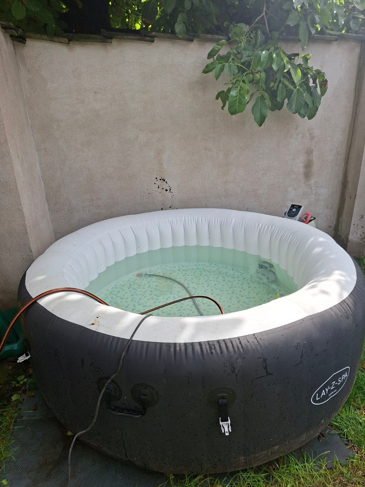 Jacuzzi (opblaasbare) Lazy-Z-Spa) 4 pers., Ophalen, Gebruikt, Afdekzeil, Opblaasbaar
